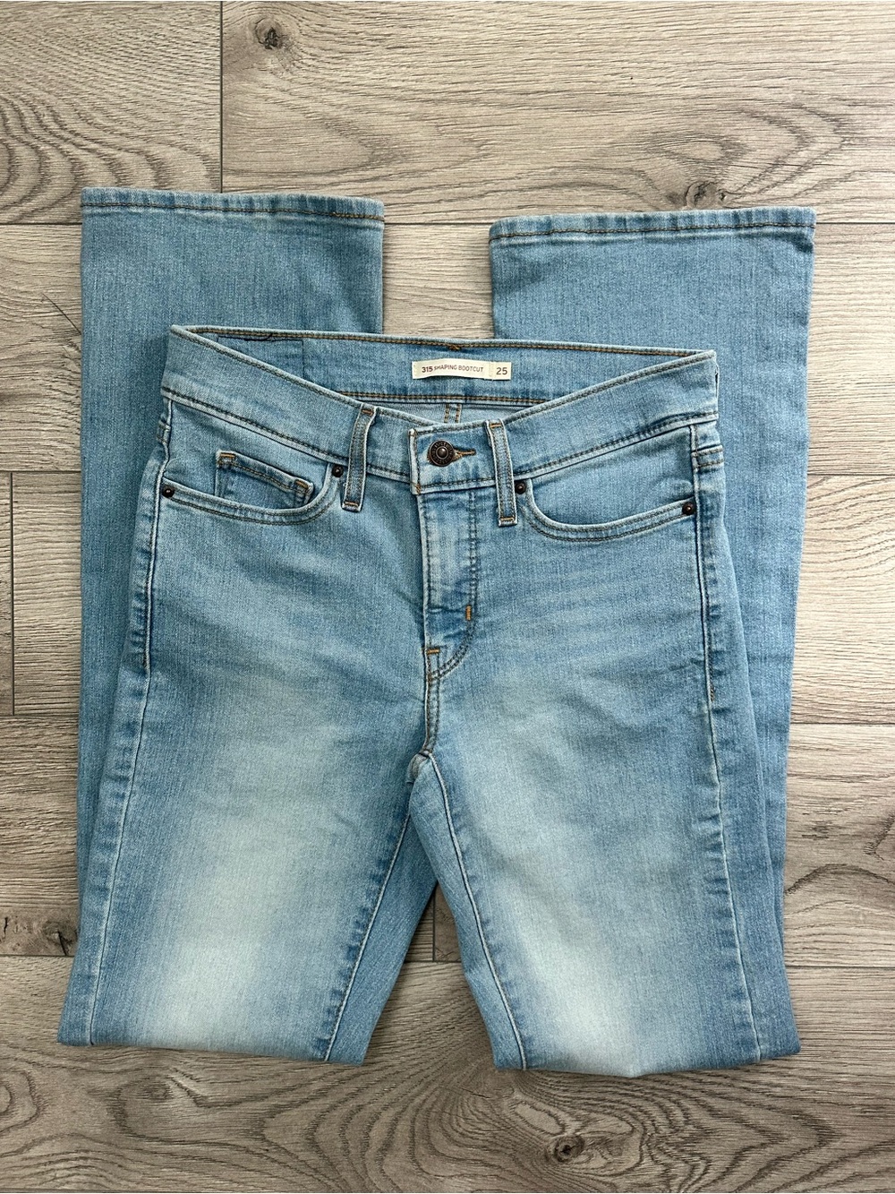 Levis Bootcut Jeans
